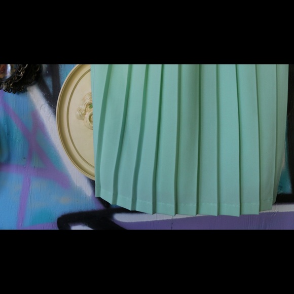 Mod Cloth Retro - Picture 7 of 8